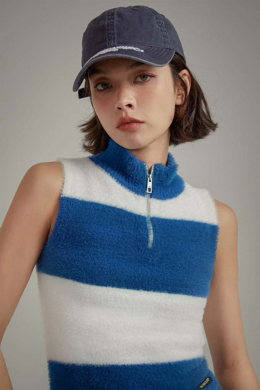 CHUU Half Zip-Up Color Stripe Sleeveless Top