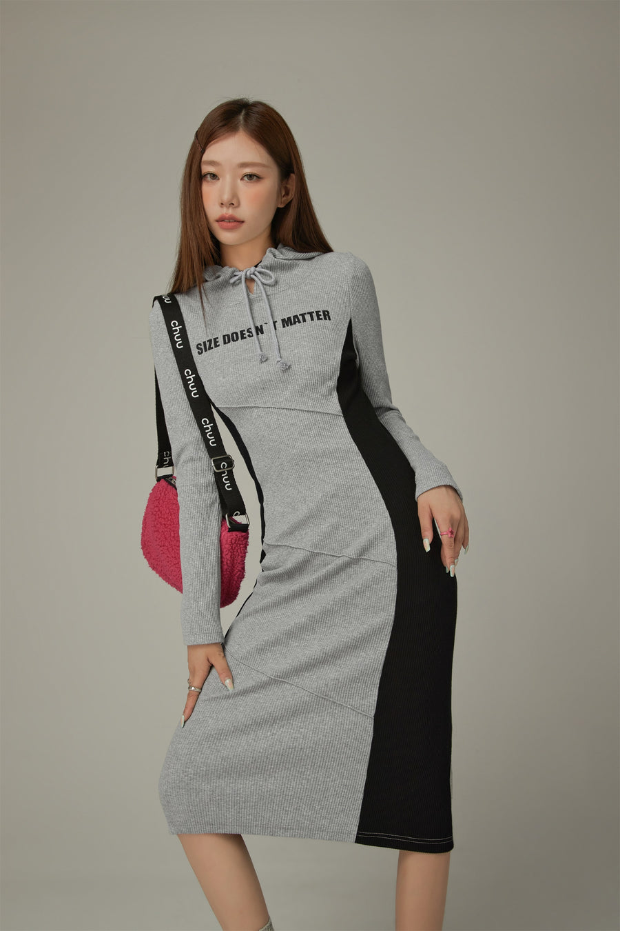 CHUU Two Toned Slim Hooded Long Dress