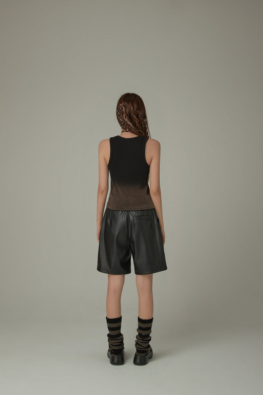 CHUU Pintuck Leather Shorts