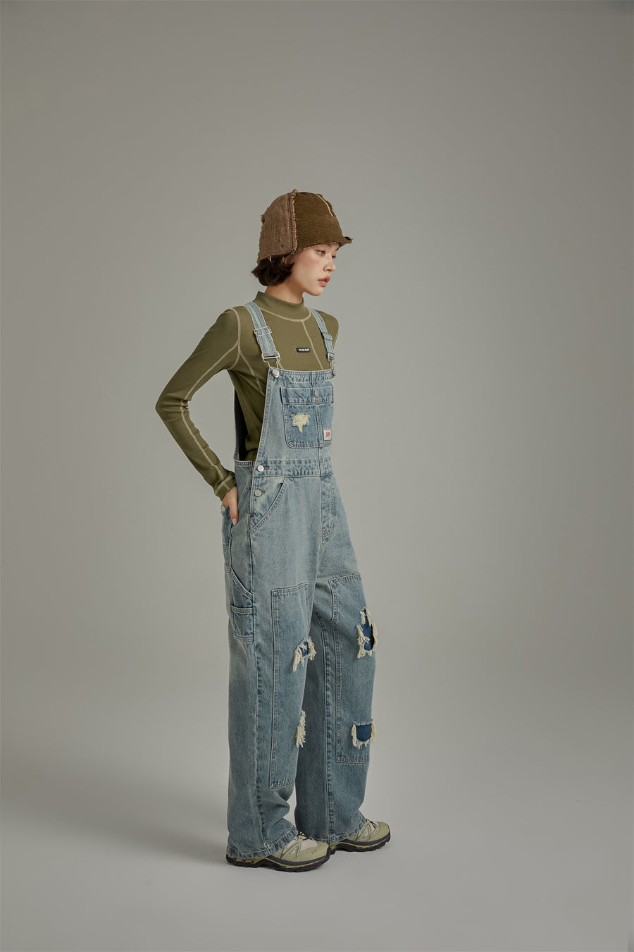 CHUU Knee Damaged Denim Overalls