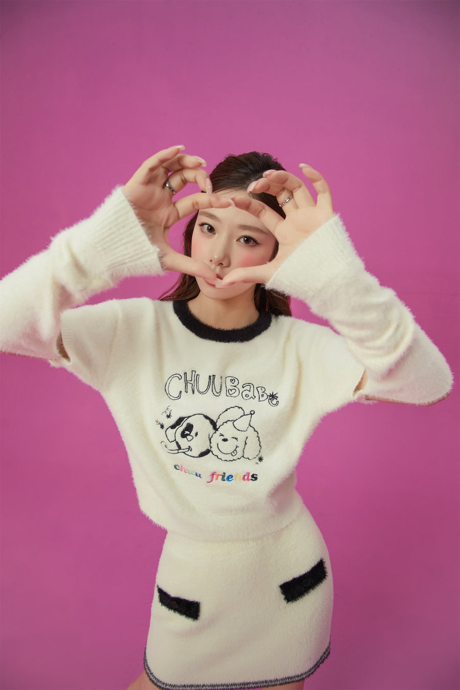 CHUU Puppy Character Cutout Knit Sweater