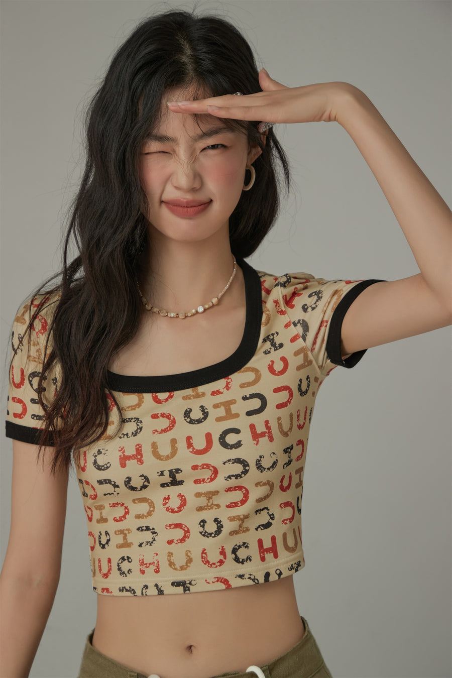 CHUU Square Neck Color Chuu Lettering Pattern Crop T-Shirt