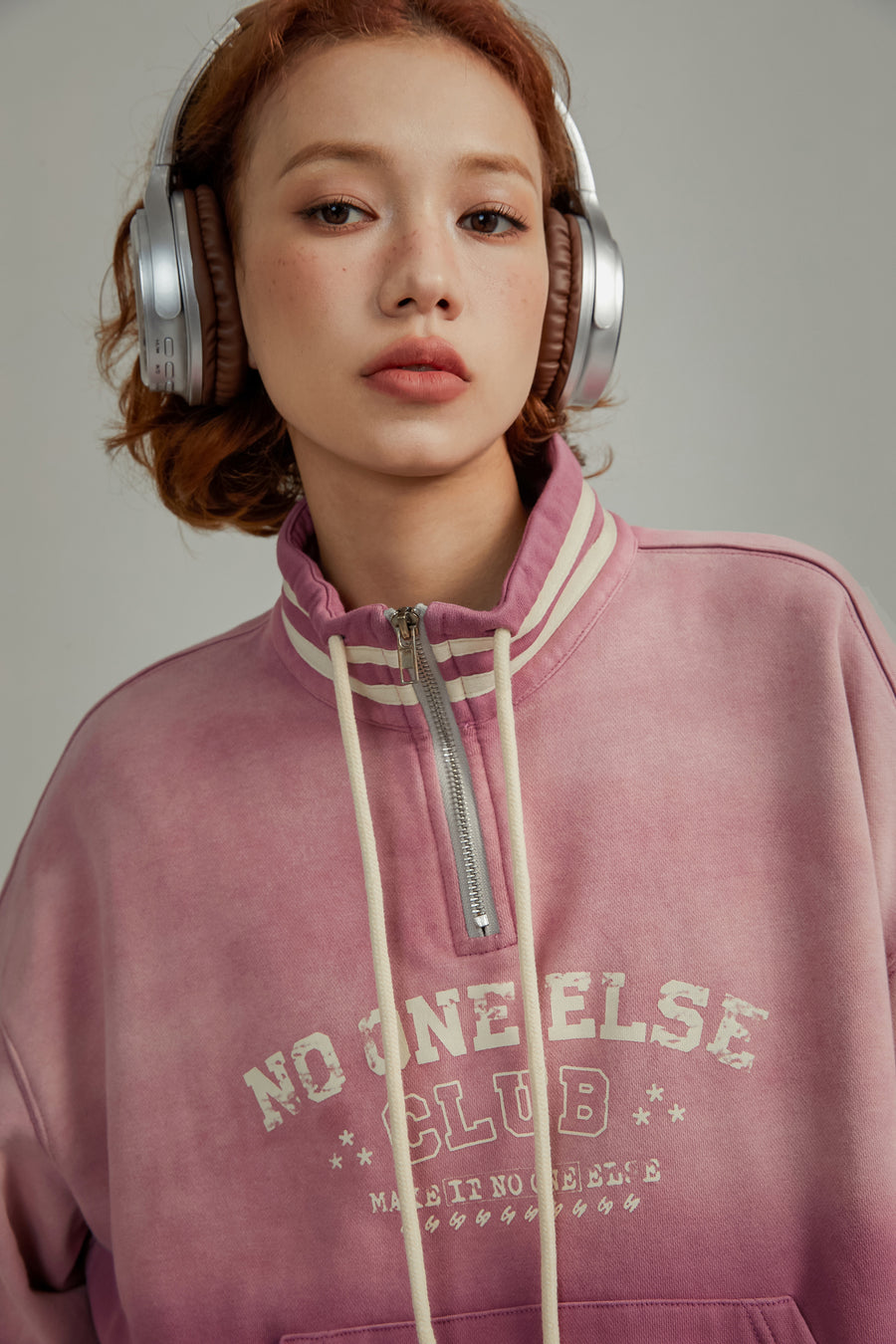 CHUU Gradient Anorak Logo Sweatshirt