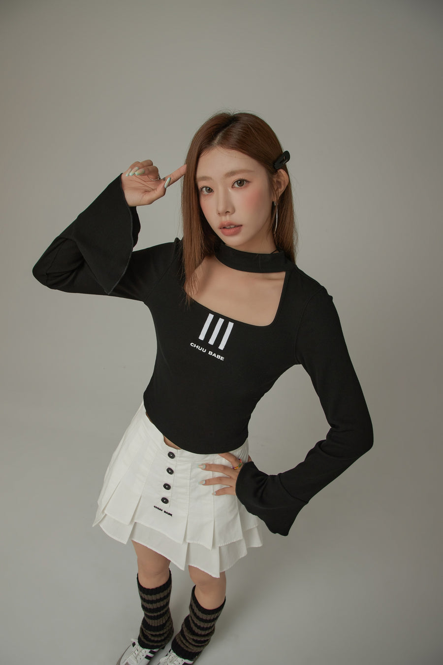 CHUU Front Cutout Choker Cropped Top