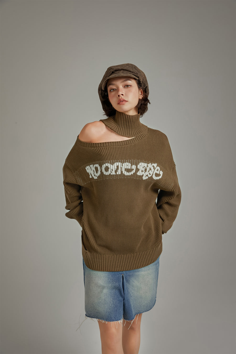 CHUU Lettering Slit Knit Sweater