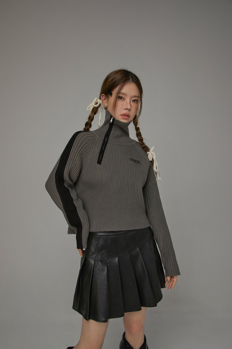 CHUU Diagonal Zipper Knit Sweater