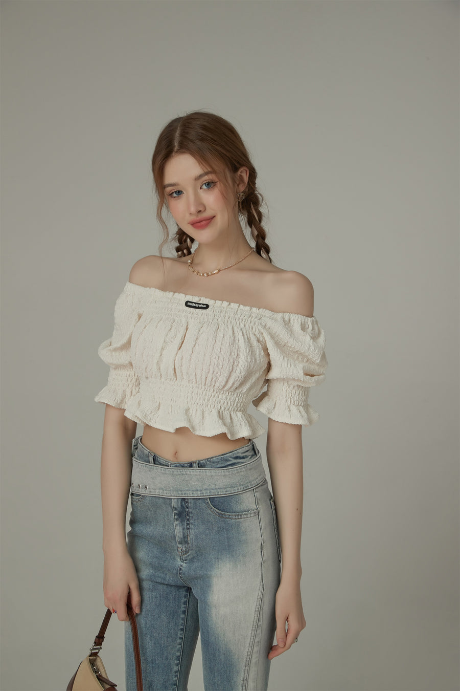 CHUU Off The Shoulder Puffed Sleeves Top