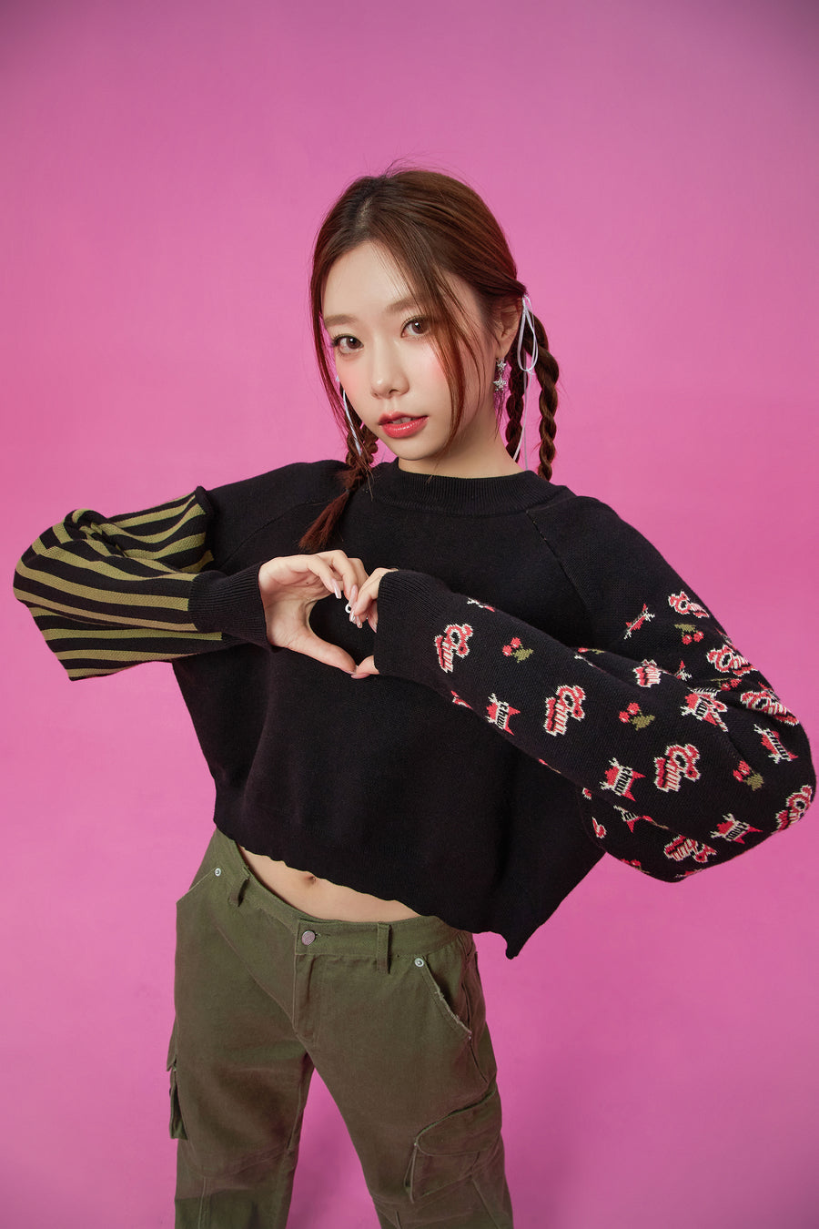 CHUU Heart Cutout Two Patterns Knit Sweater