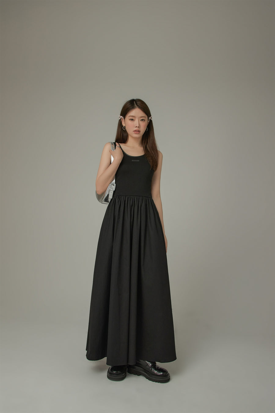 CHUU Back Cutout Sleeveless Layered Long Dress