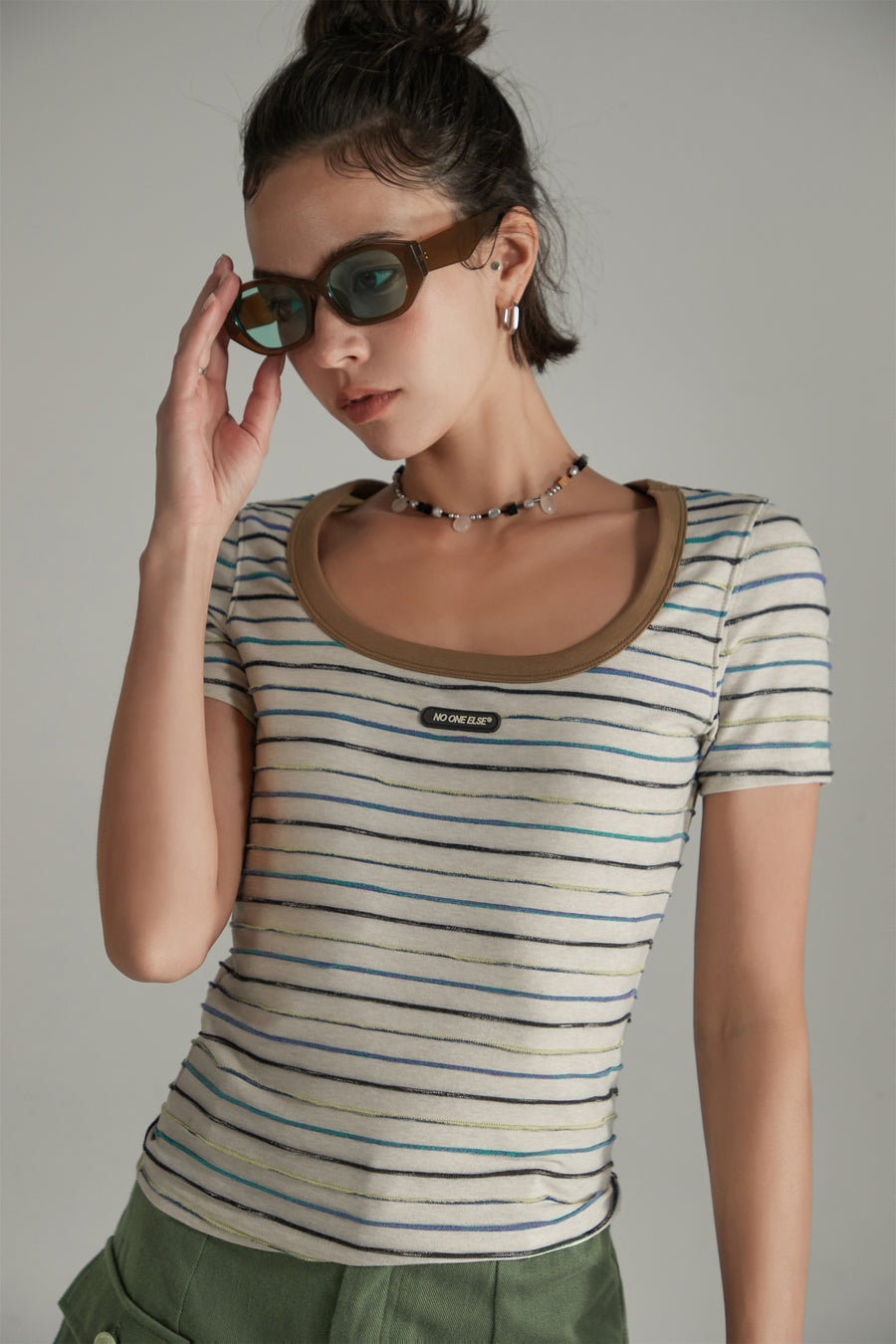 CHUU Simple Slim U-Neck Striped T-Shirt