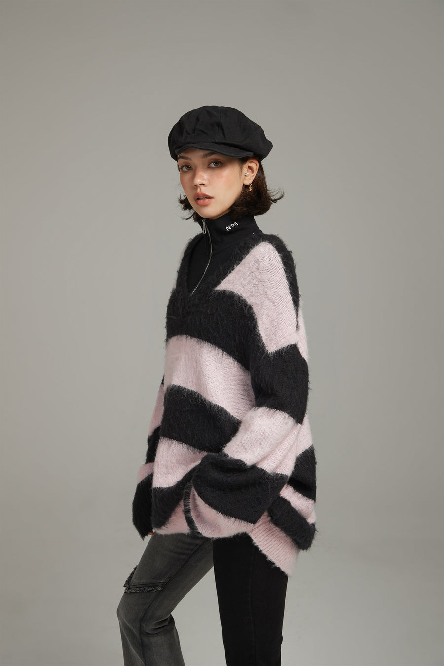 CHUU V-Neck Color Stripe Knit Sweater