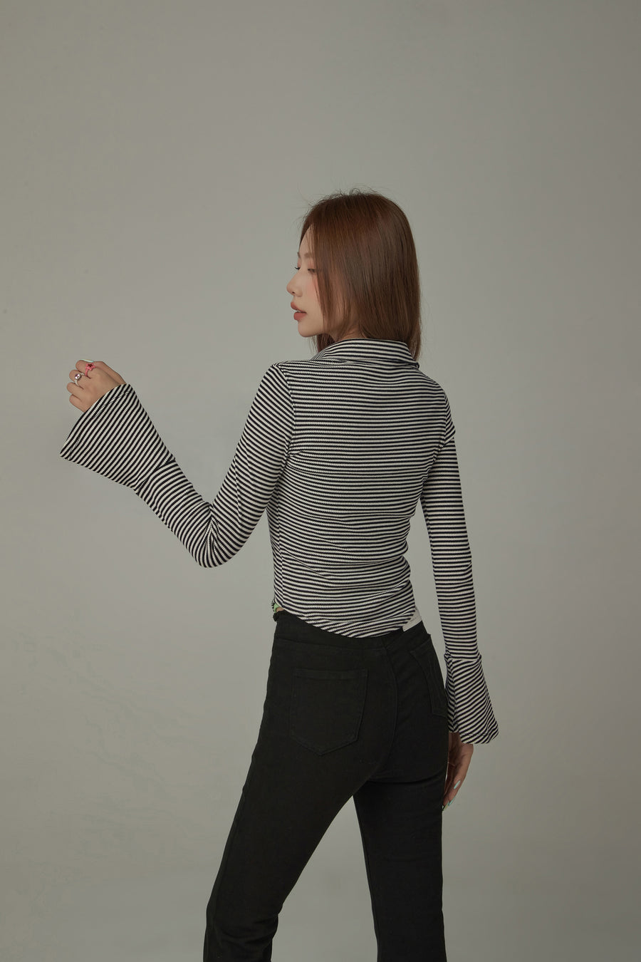 CHUU Striped Slim Bell Sleeve Shirt