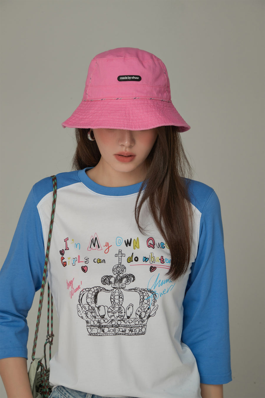 CHUU Contrast Color Crown T-Shirt