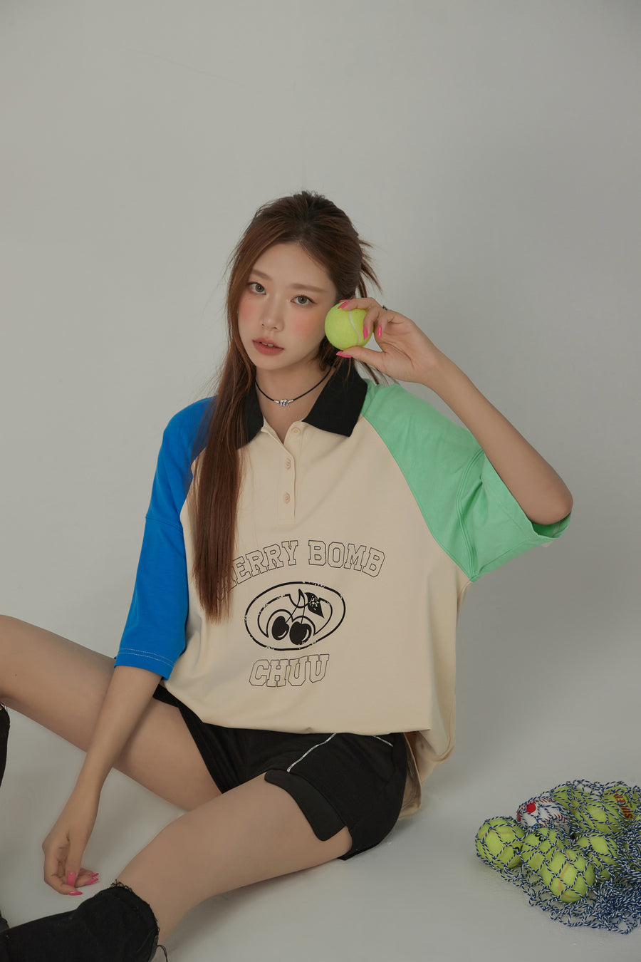 CHUU Cherry Bomb Contrast Raglan Loose Fit T-Shirt