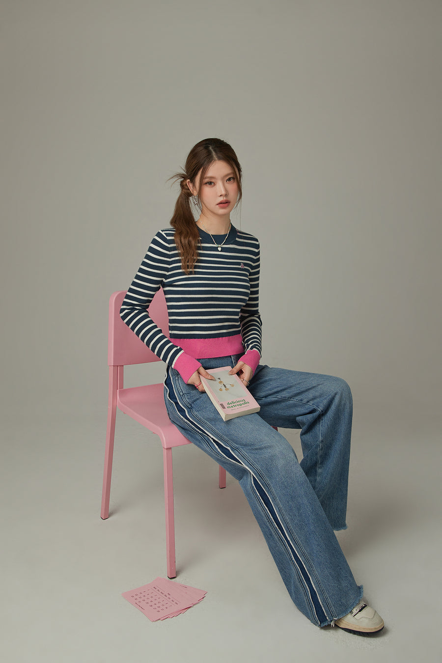 CHUU Color Lined Cropped Knit Top