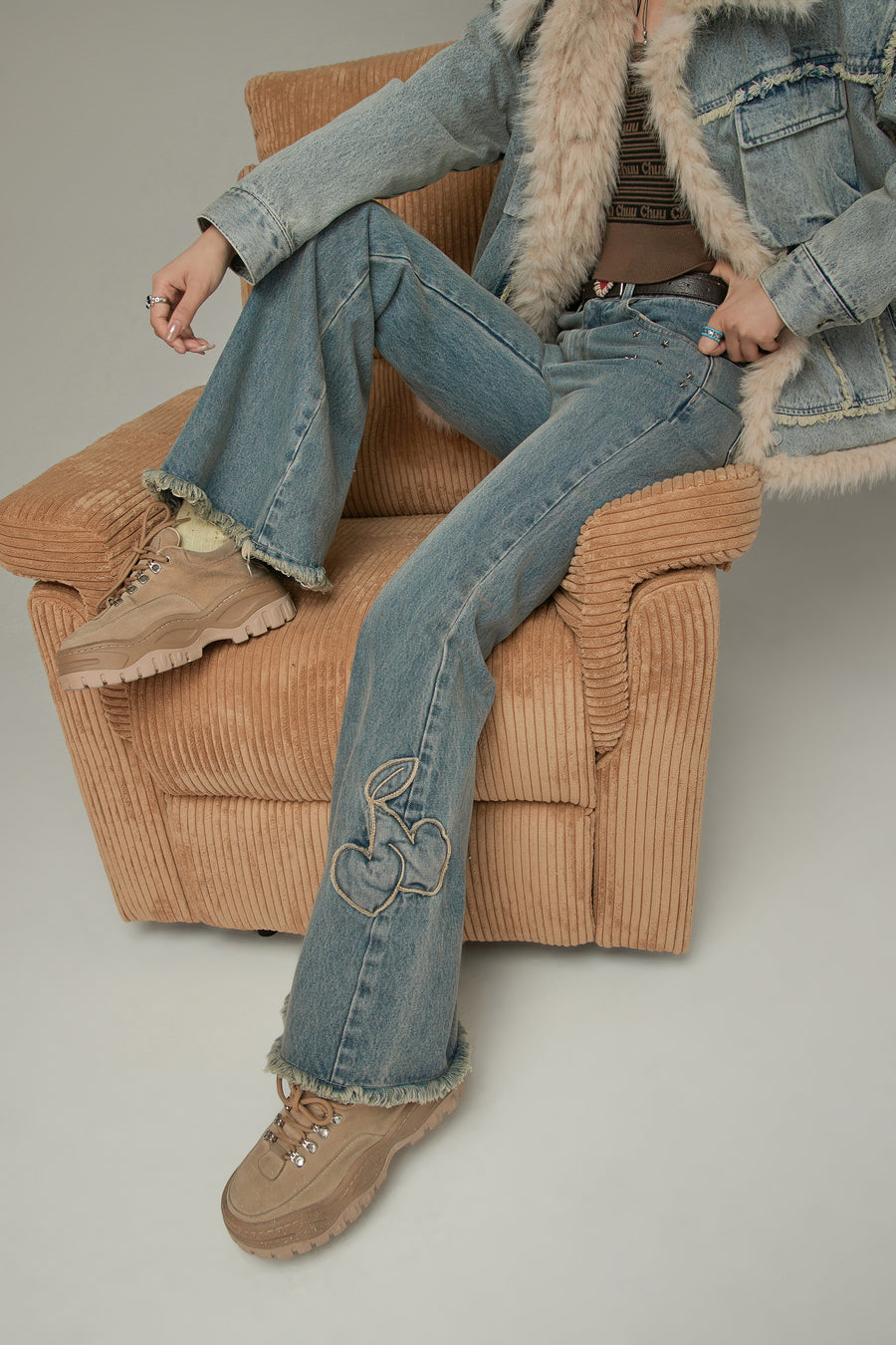 CHUU Bow Design Frayed Hem Bootcut Denim Jeans