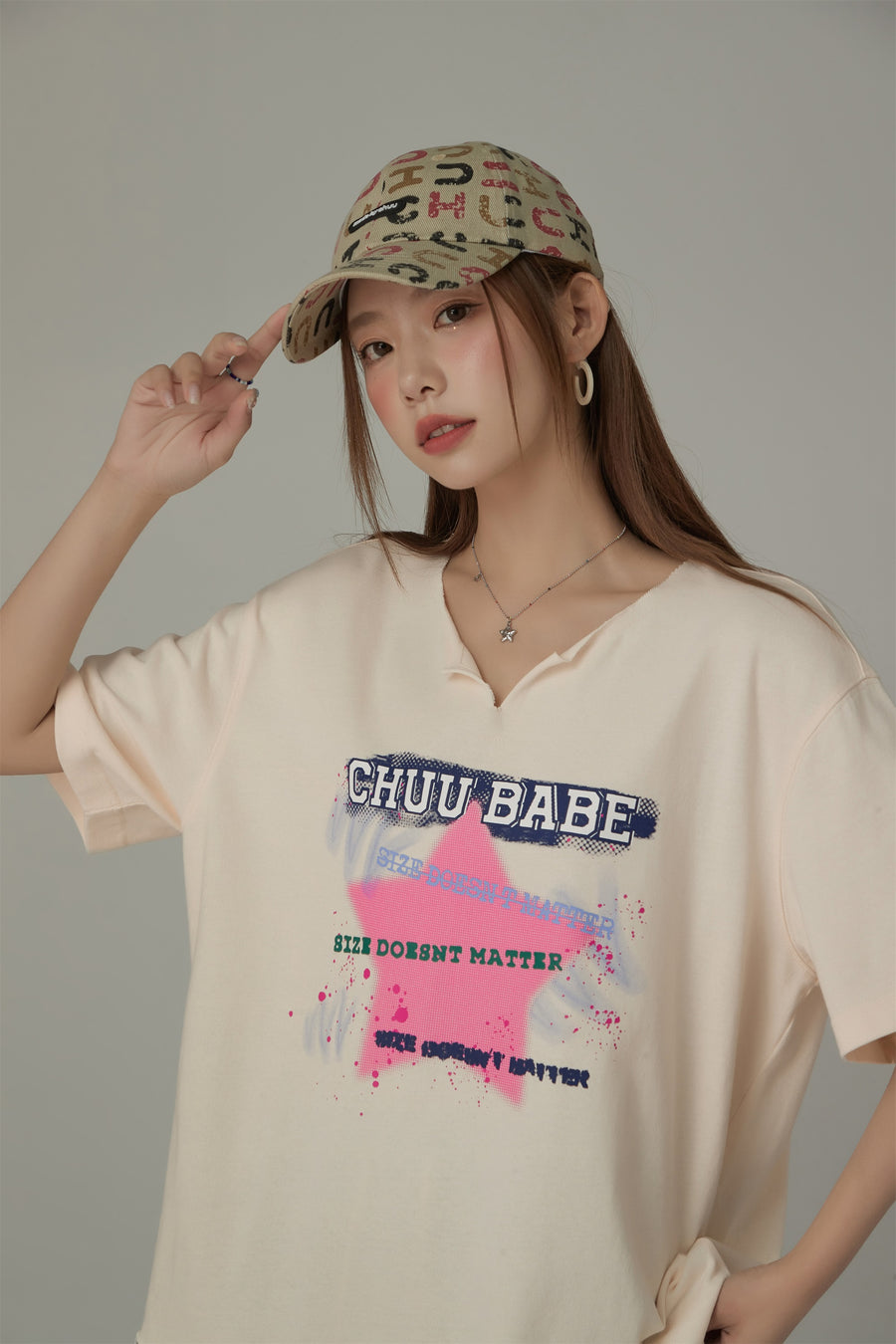 CHUU V-Trim Chuu Babe Star Distressed T-Shirt