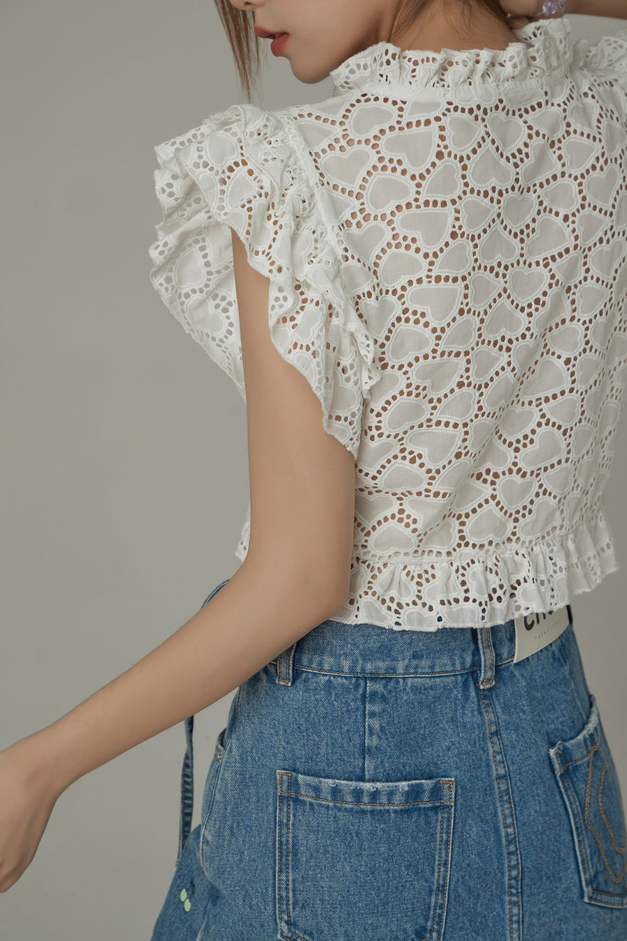 CHUU Ruffled Sleeve Heart Lace Blouse