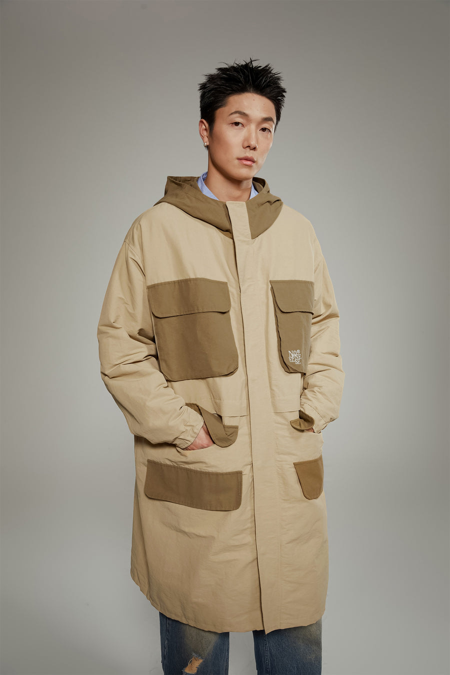 CHUU Two Tone Cargo Long Jacket