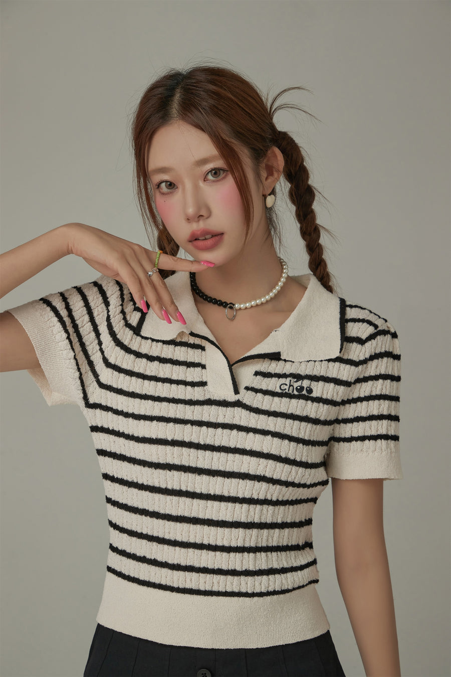 CHUU Open Collar Back Cutout Logo Embroidery Knit Sweater