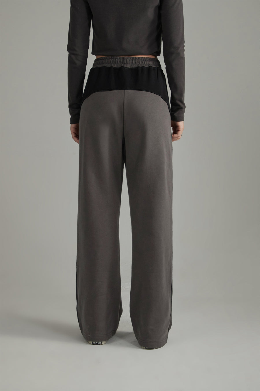 CHUU Two Toned Vintage Sweatpants