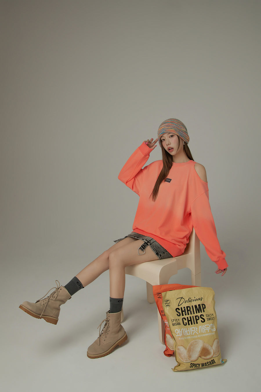 CHUU One Shoulder Cutout Oversized Sweatshirt