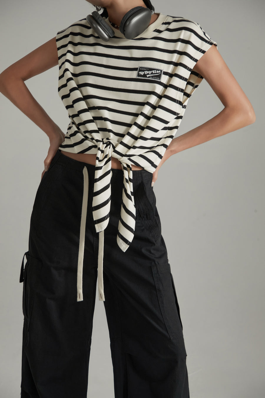 CHUU Striped Front Tie Loose Fit Sleeveless T-Shirt