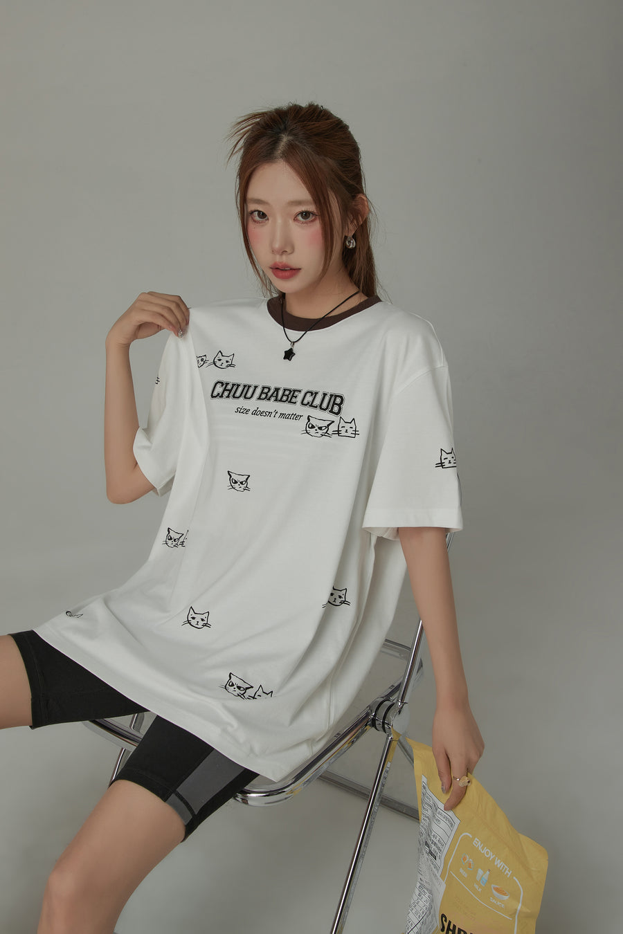 CHUU Chuu Babe Club Cat Faces Pattern Line Color Blocked T-Shirt