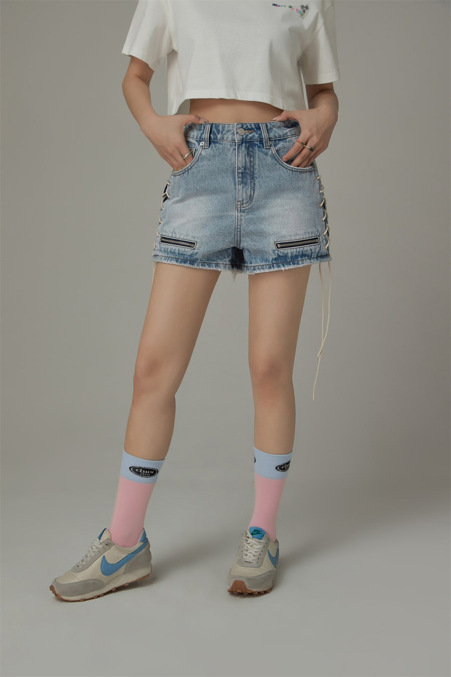 CHUU Chuu Lettering Color Band High Socks