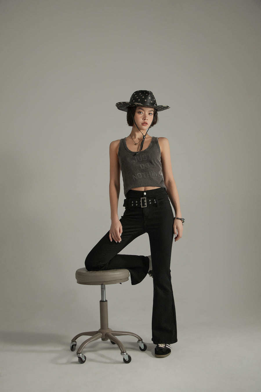 CHUU Rocker Solid Color Slim Bootcut Jeans