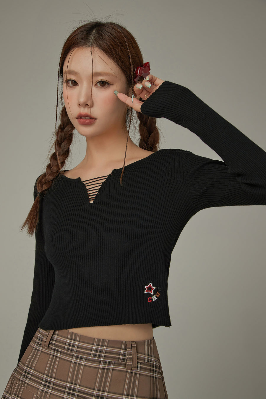 CHUU Embroidered Crop Knit Top