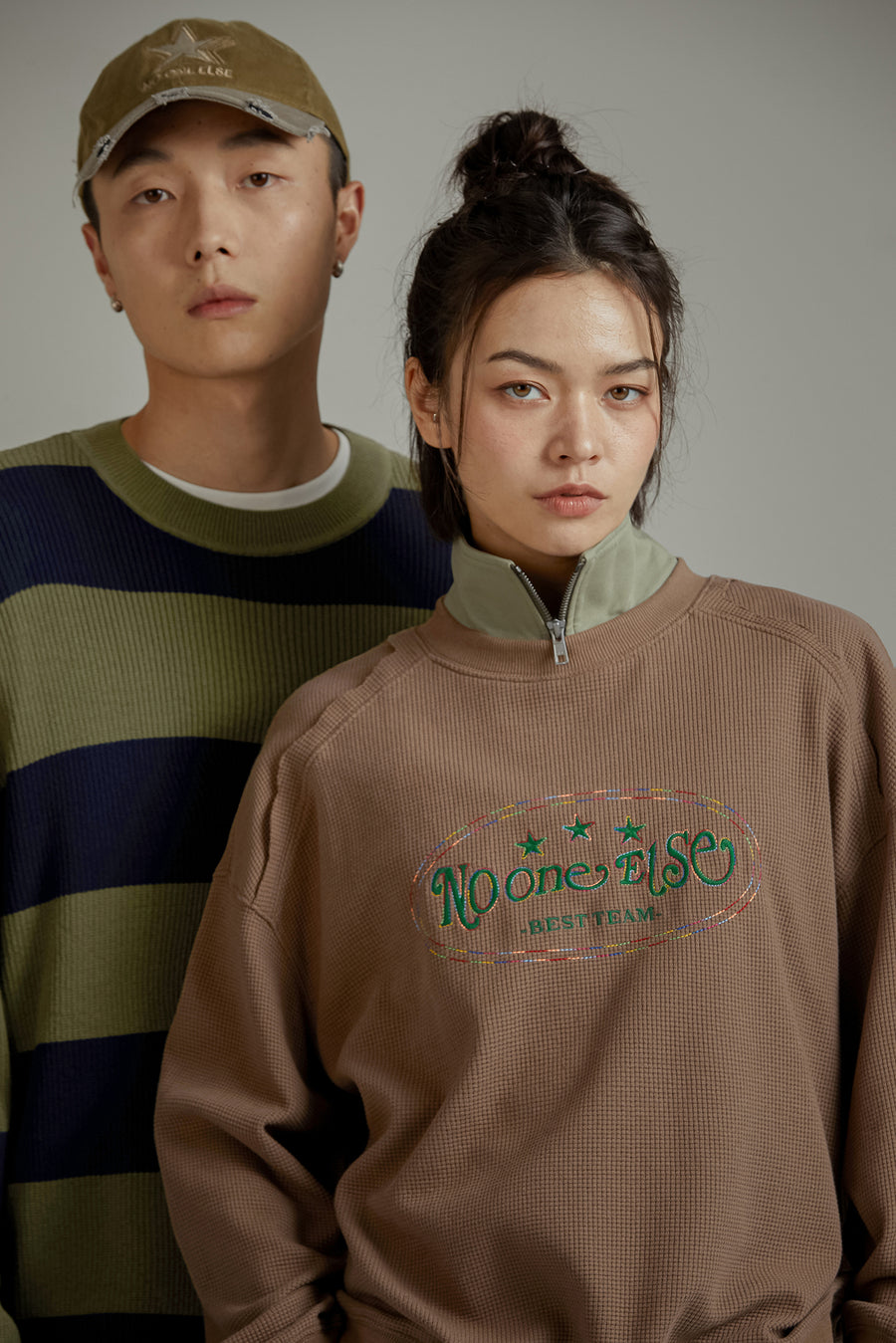 CHUU Color Embroidery Waffle Logo Sweatshirt