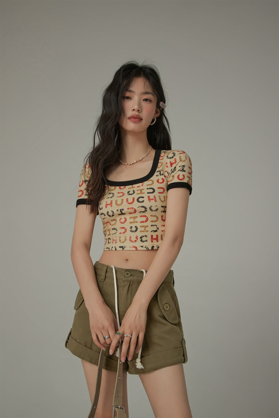 CHUU Square Neck Color Chuu Lettering Pattern Crop T-Shirt