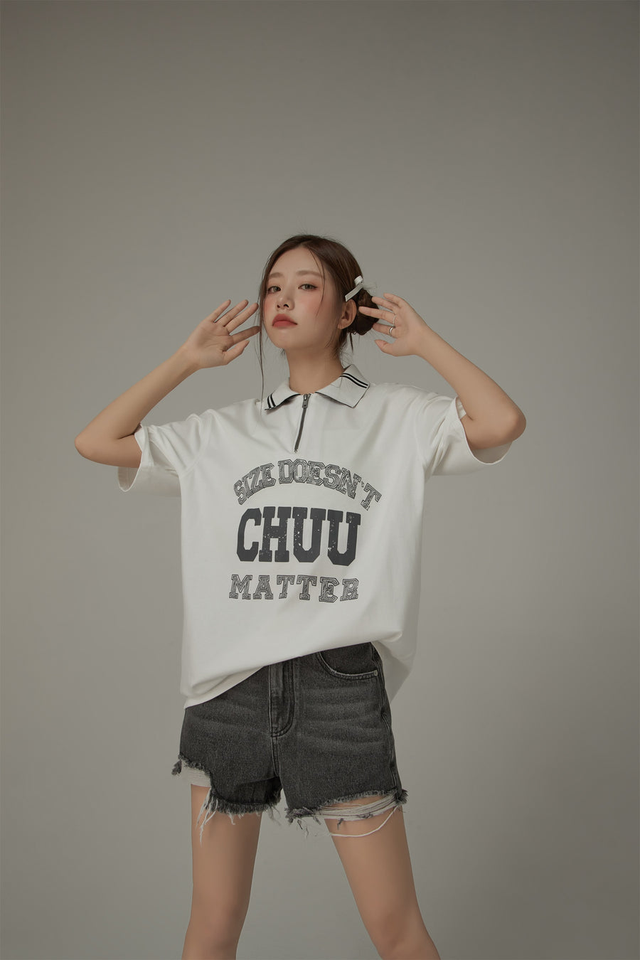 CHUU Size Doesnt Matter Letter Printed Half Zip Up Polo Neck T-Shirt