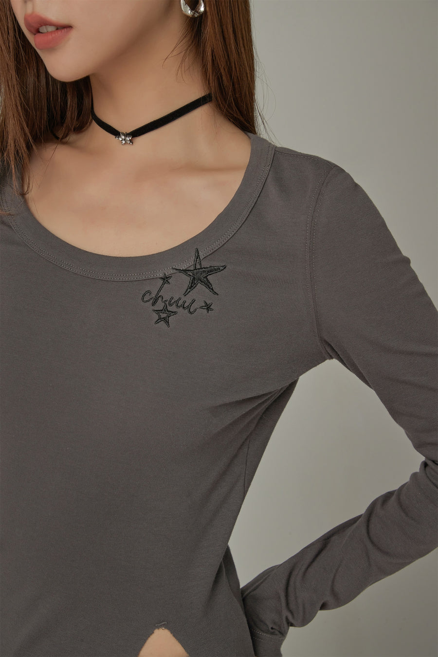 CHUU Star Slit Basic T-Shirt