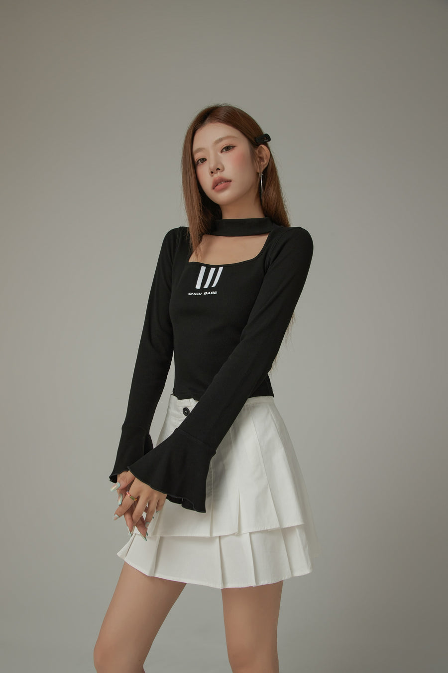 CHUU Front Cutout Choker Cropped Top