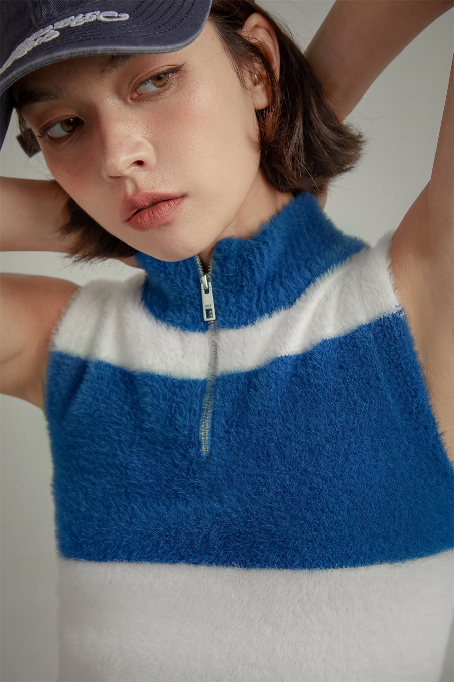 CHUU Half Zip-Up Color Stripe Sleeveless Top