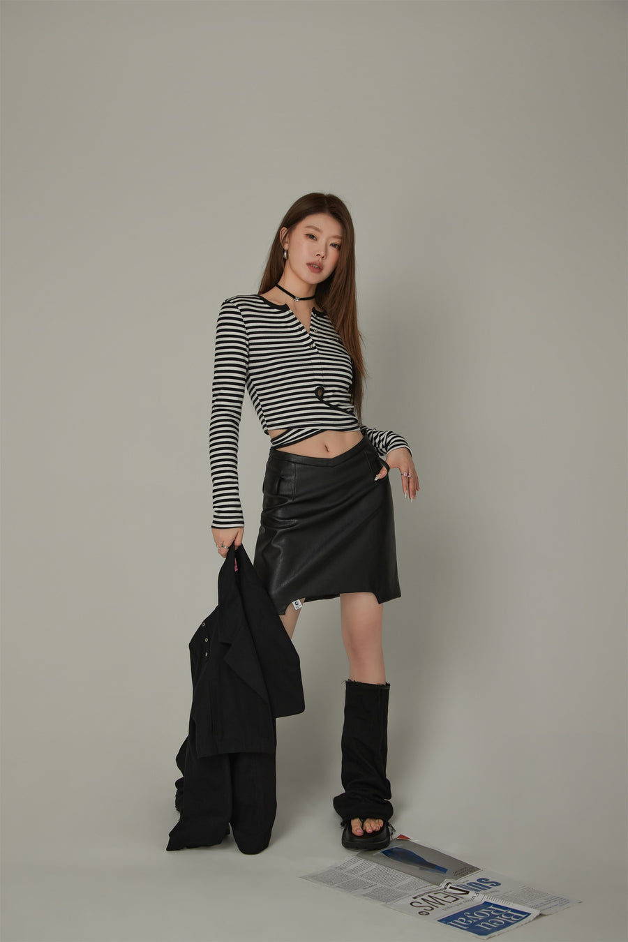 CHUU Striped Wrapped Cropped T-Shirt