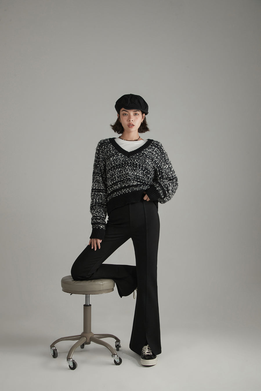 CHUU V-Neck Crop Knit Sweater