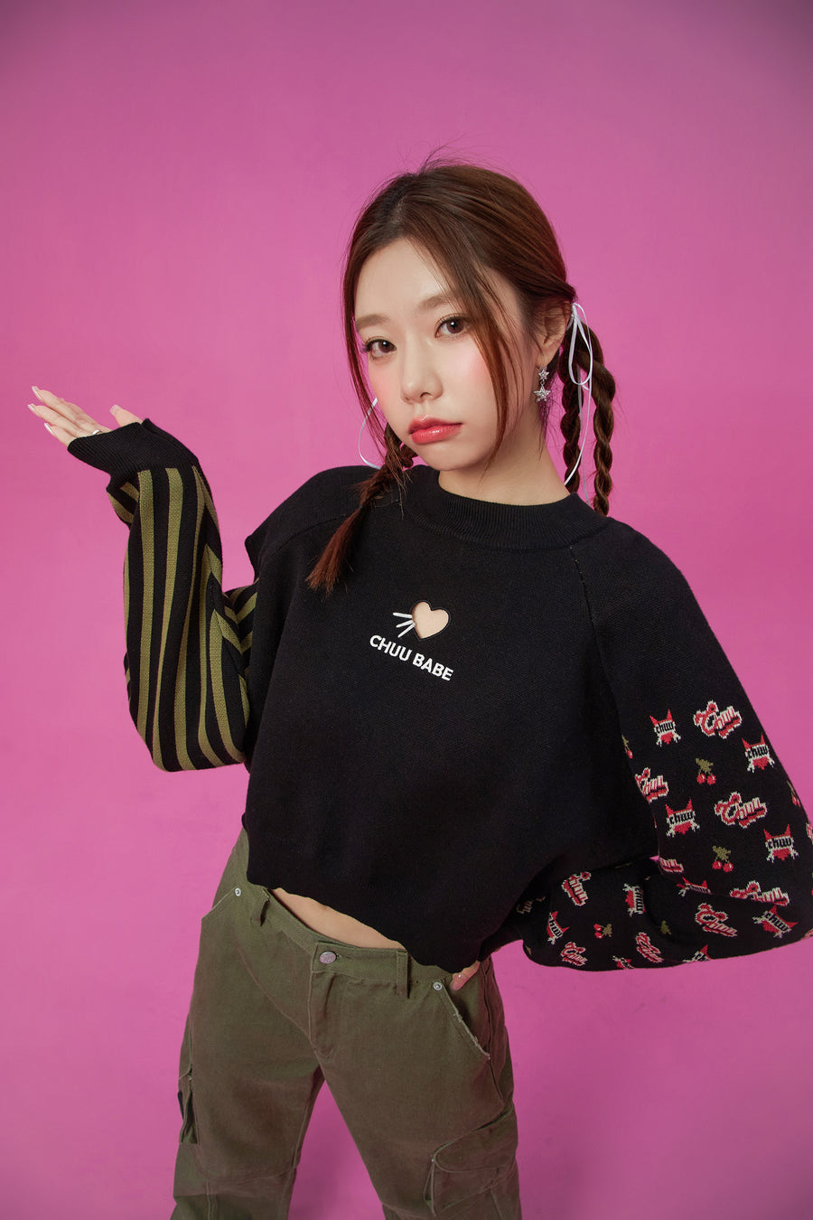 CHUU Heart Cutout Two Patterns Knit Sweater