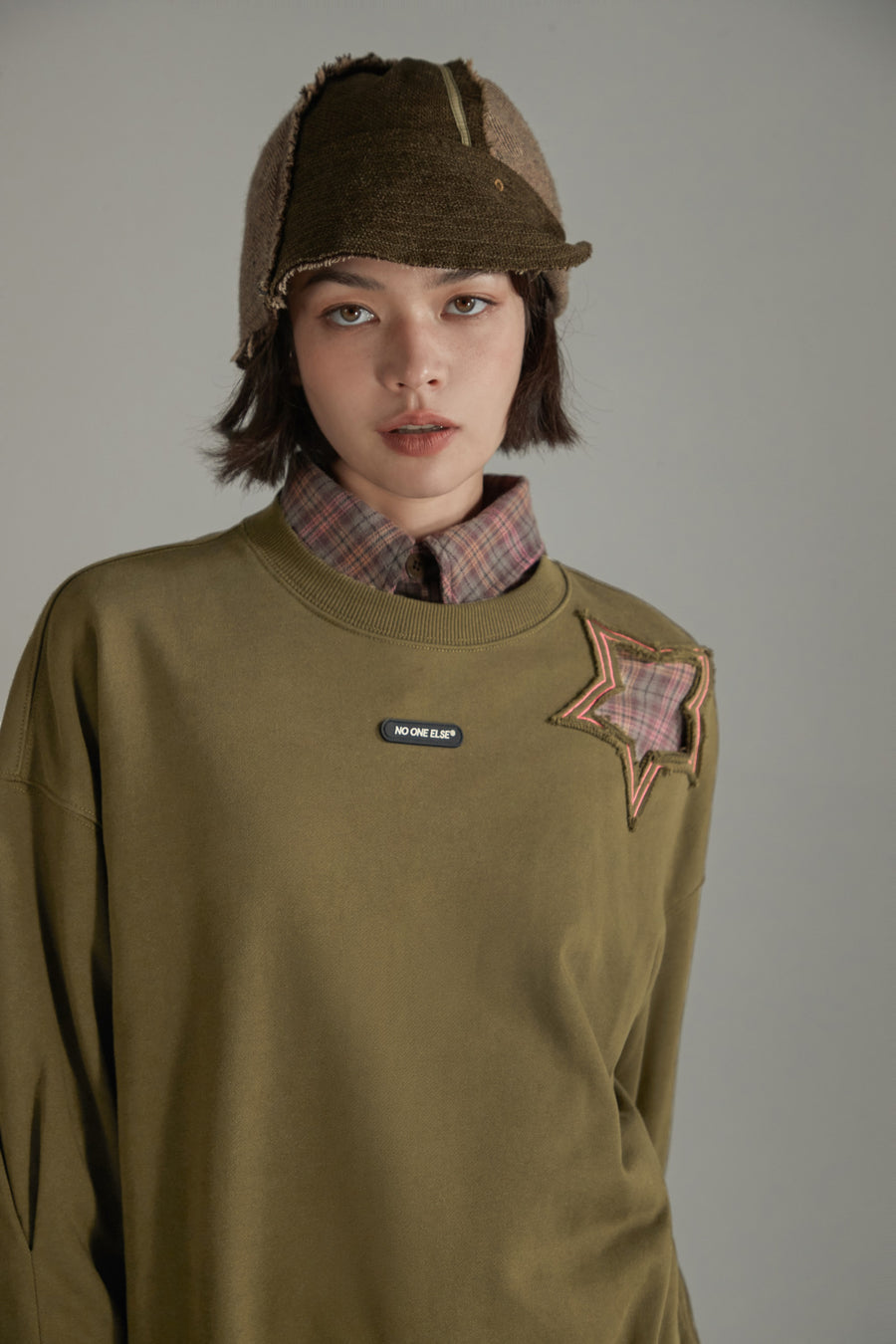 CHUU Star Boxy Simple Sweatshirt