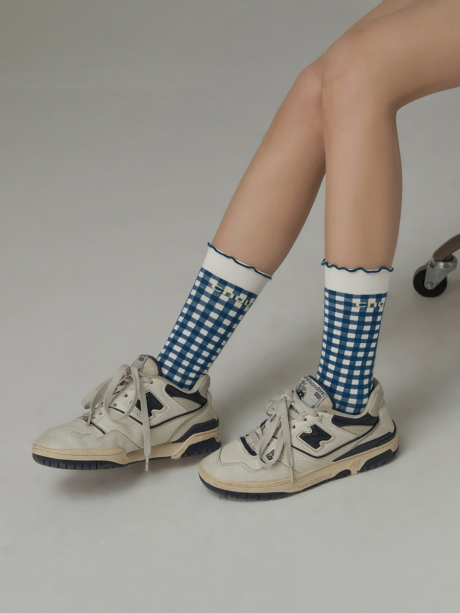 CHUU Ruffled Color Check High Socks