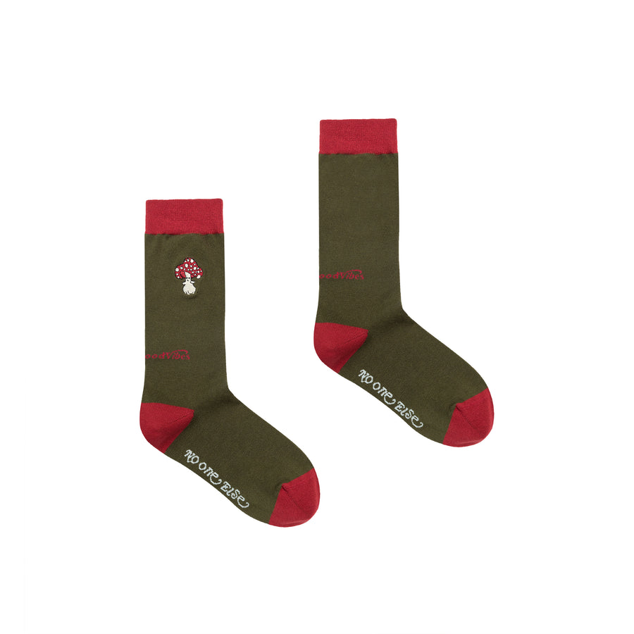 CHUU Mushroom Color High Socks