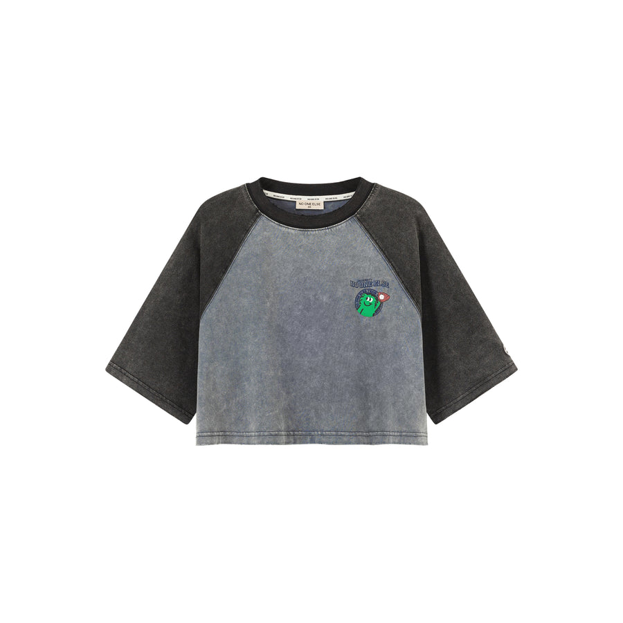 CHUU Cartoon Letter Print Colorblocked Raglan Cropped T-Shirt