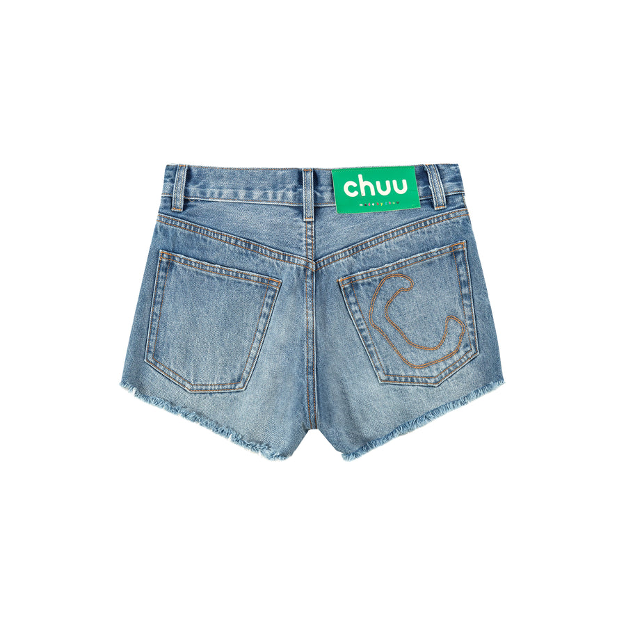 CHUU Distressed Raw Hem Charm Chain Denim Shorts