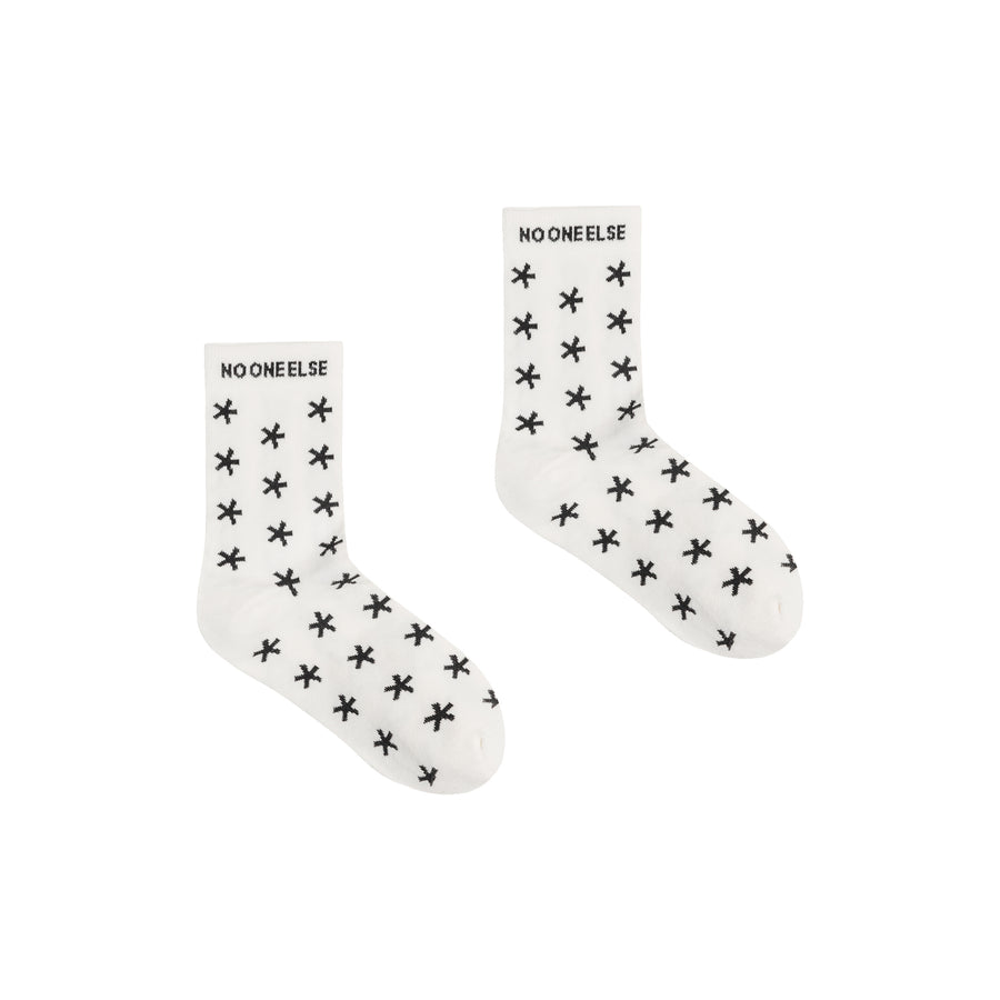 CHUU Dark Color Star Jacquard High Socks