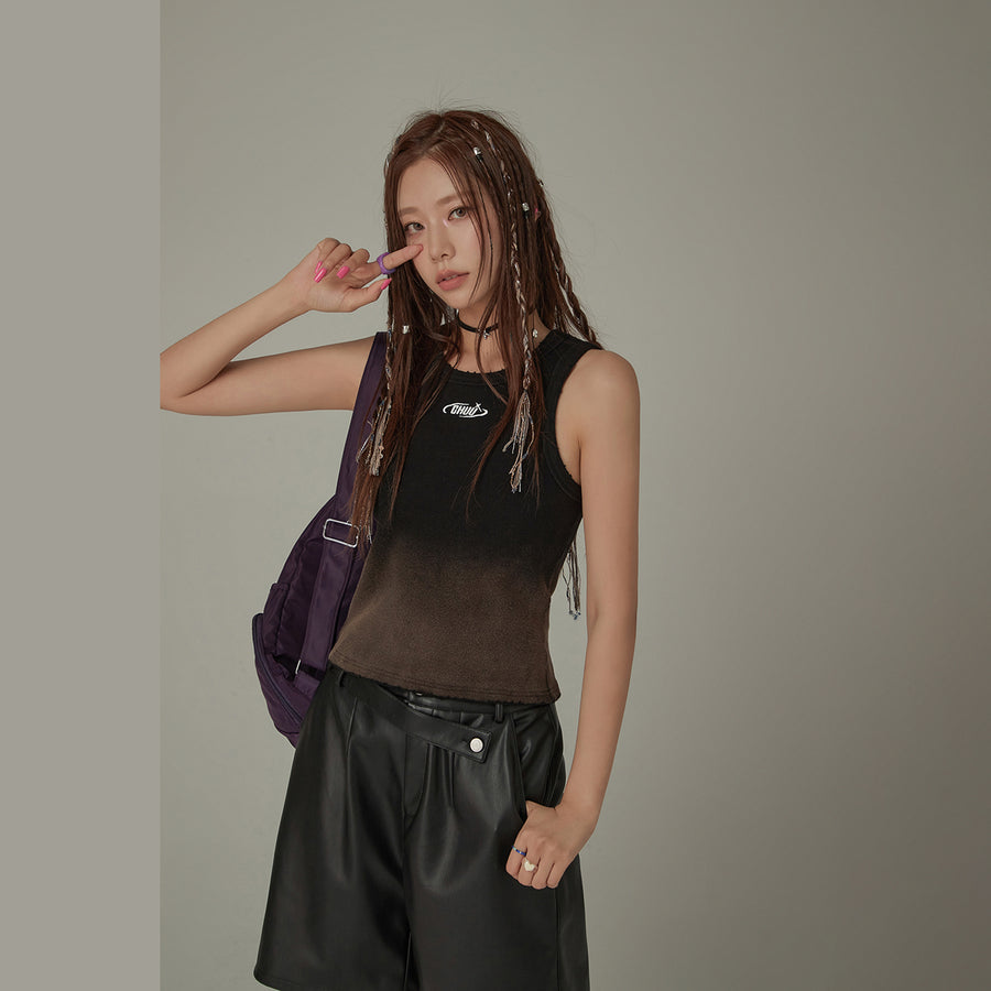 CHUU Logo Basic Slim Sleeveless Top