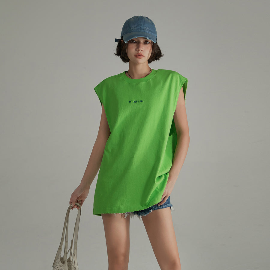 CHUU Letter Printed Boxy Loose Fit Sleeveless T-Shirt