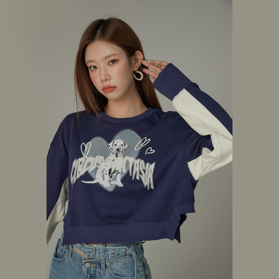 CHUU Dalmatian Dog Circus Lettering Semi Crop Sweatshirt