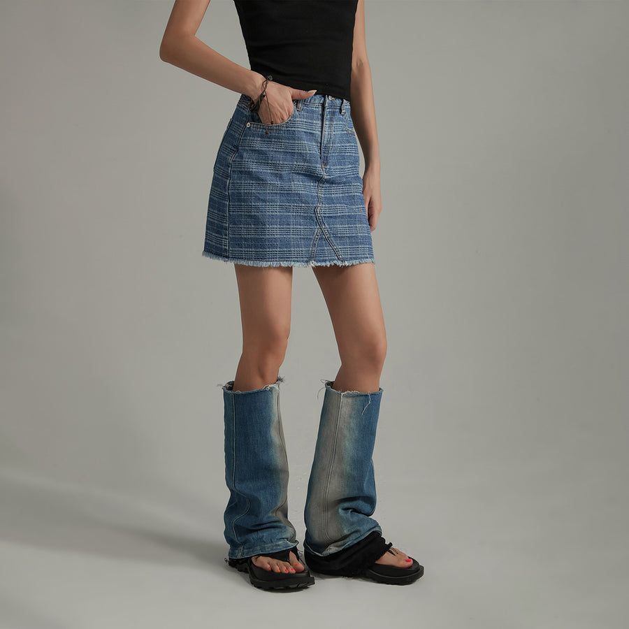 CHUU Checked Fringed Hem Denim Mini Skirt